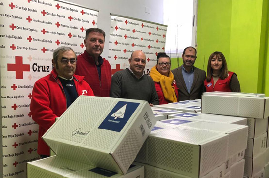 Ir a la noticia Aguas de Cieza reparte lotes navideños para las familias más necesitadas